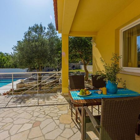 Emaris Appartement Tribalj  Buitenkant foto