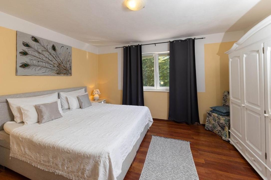 Emaris Appartement Tribalj  Buitenkant foto