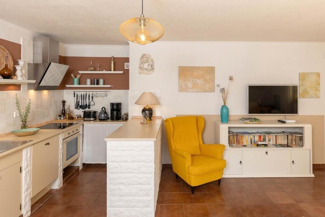 Emaris Appartement Tribalj  Buitenkant foto