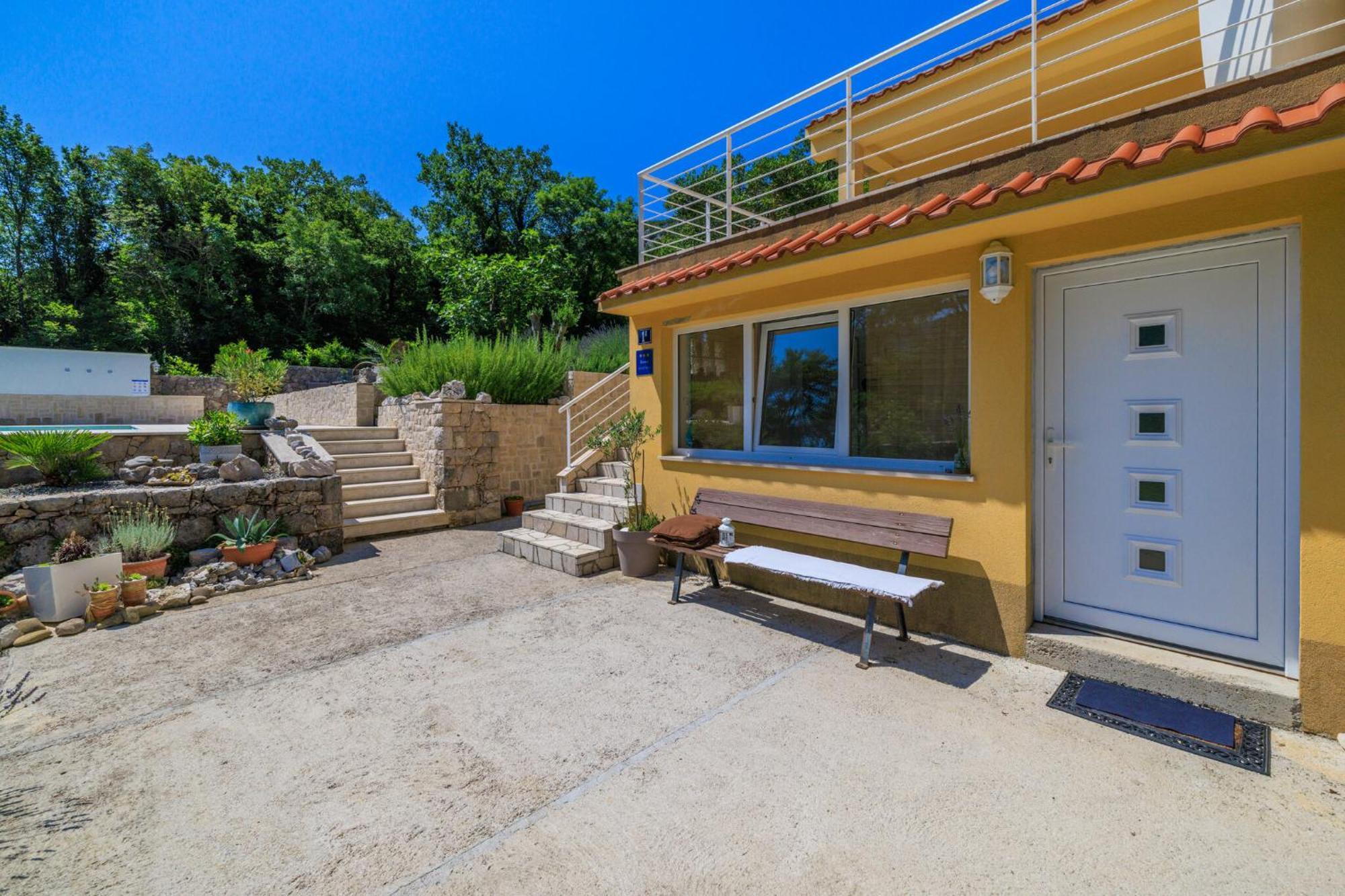 Emaris Appartement Tribalj  Buitenkant foto