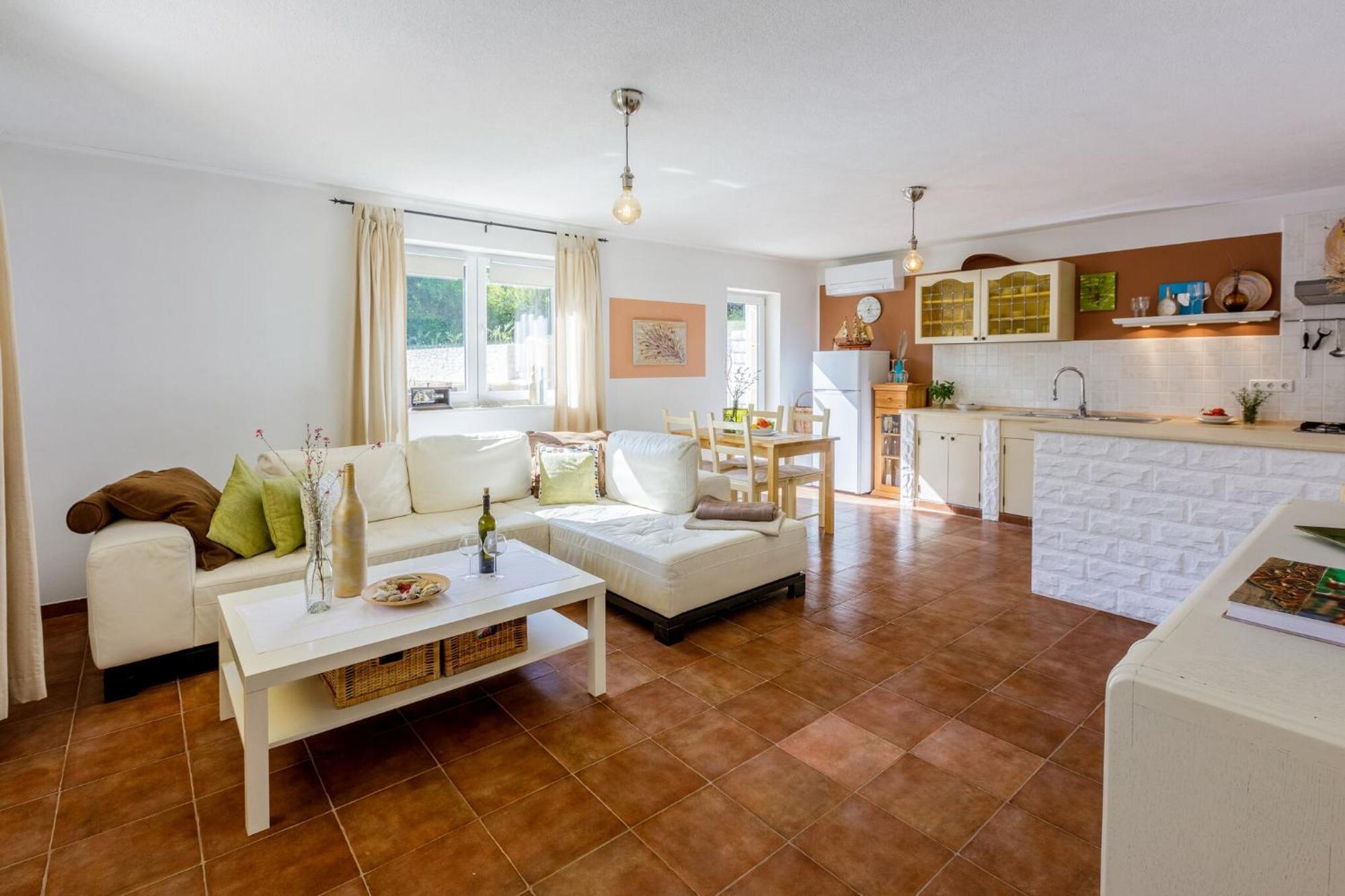 Emaris Appartement Tribalj  Buitenkant foto