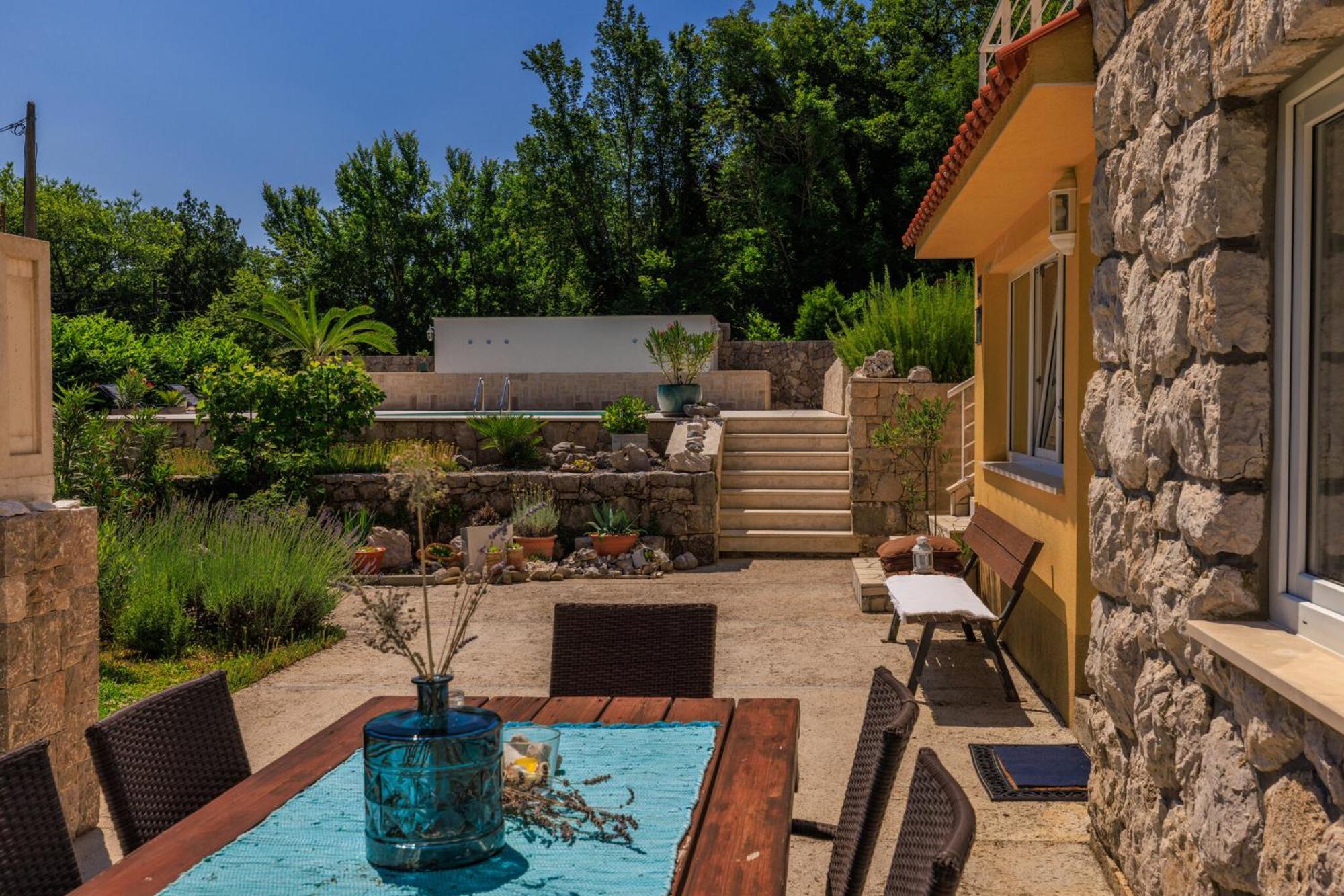 Emaris Appartement Tribalj  Buitenkant foto