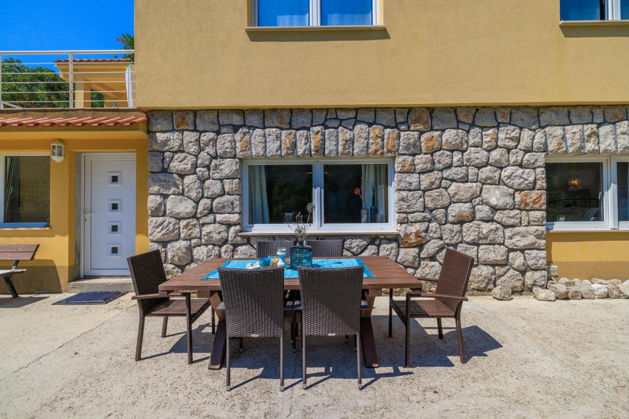 Emaris Appartement Tribalj  Buitenkant foto
