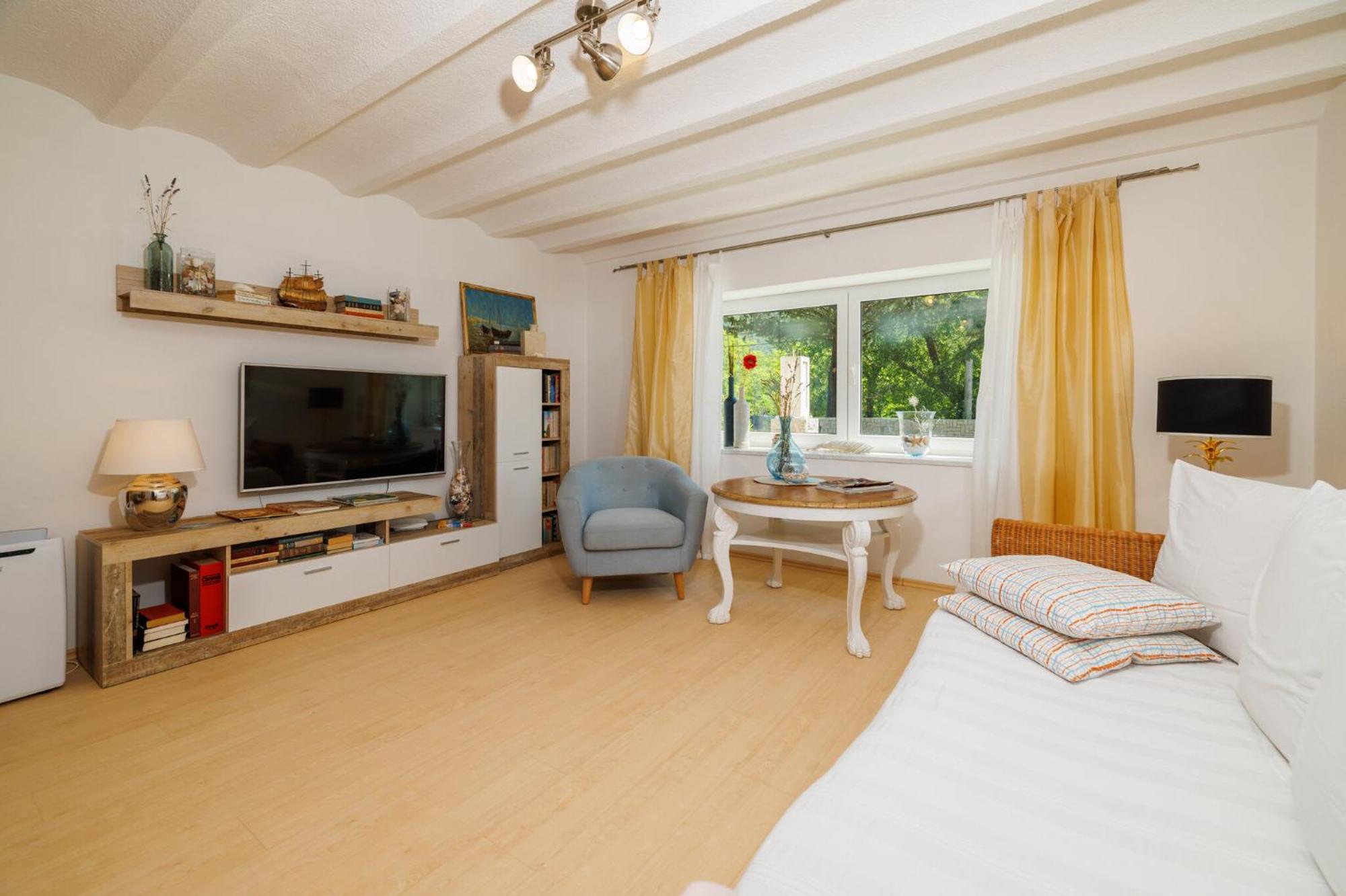 Emaris Appartement Tribalj  Buitenkant foto