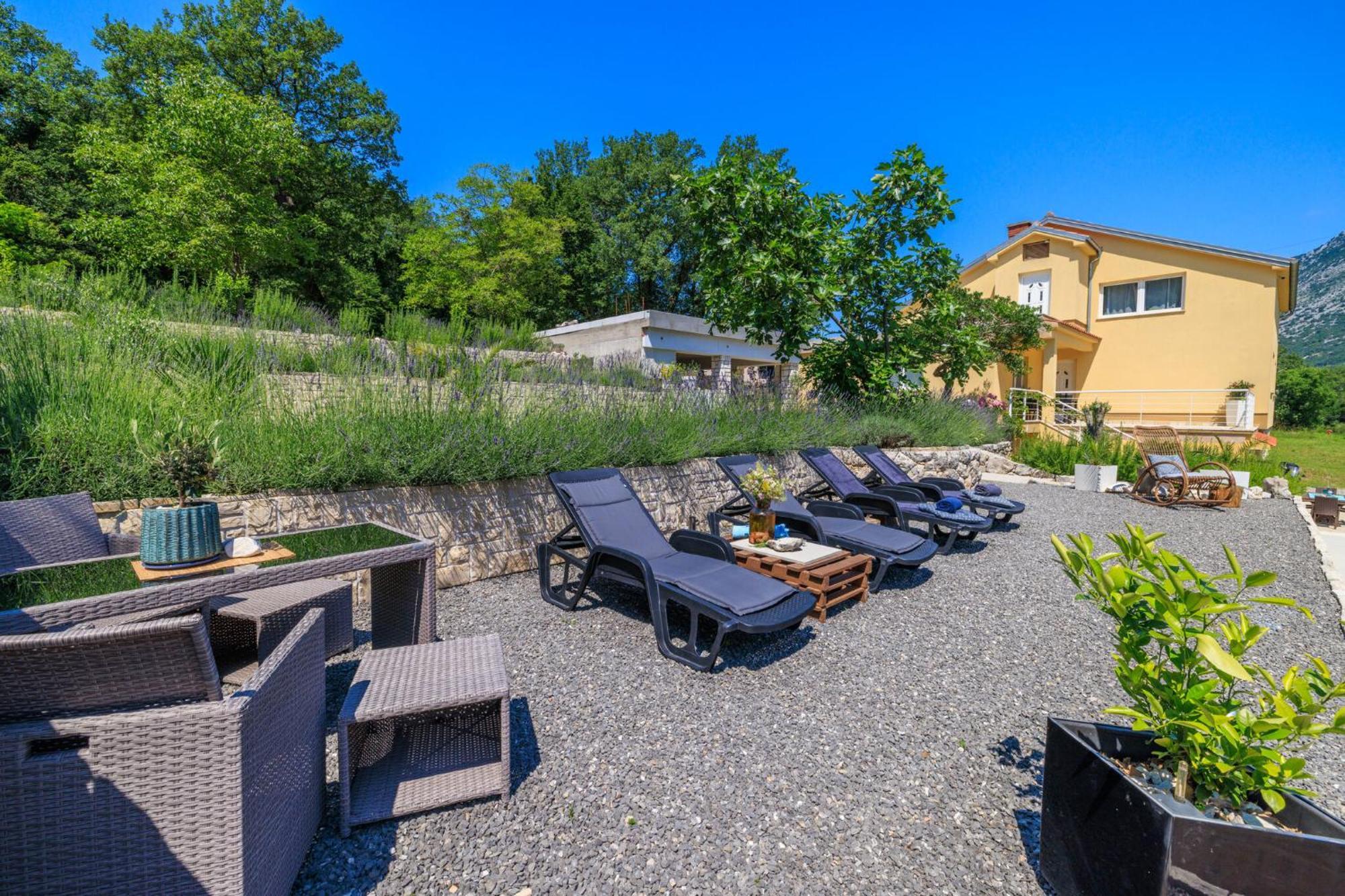 Emaris Appartement Tribalj  Buitenkant foto