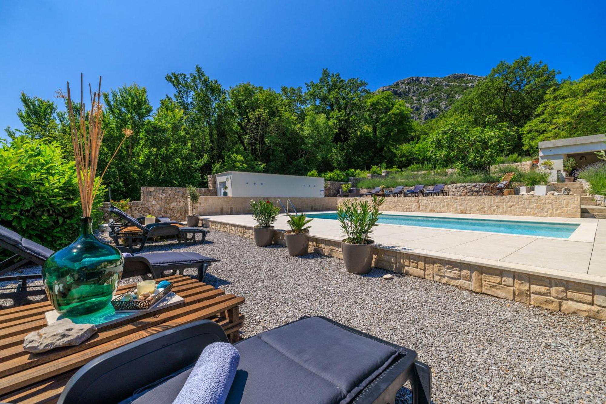 Emaris Appartement Tribalj  Buitenkant foto