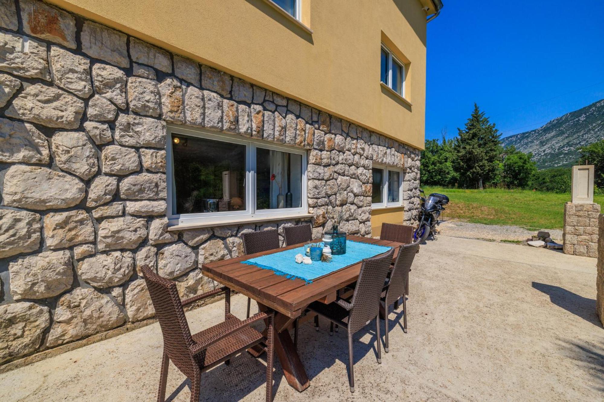 Emaris Appartement Tribalj  Buitenkant foto